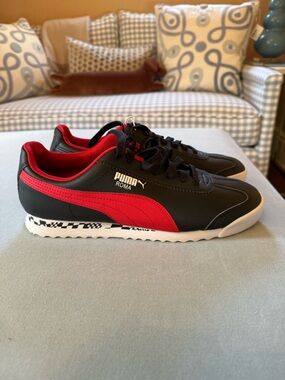 Puma Roma Men's Black & Red Low-Top Sneakers